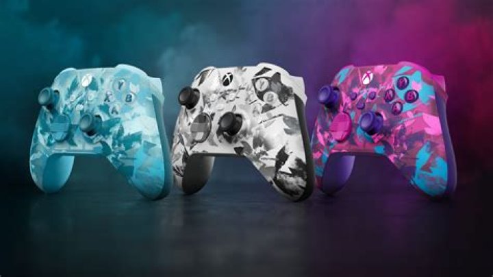 Image for Xbox Series controller details, including Share button and hybrid d-pad explained
